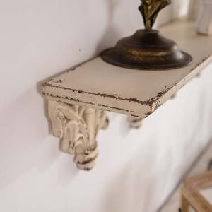 Estante de Pared Clásico Europeo con Relieve, 81x15x17.3cm, Rectangular, Decorativo para Sala de Estar - Product Image 3