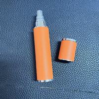 JZC 10ml Bouteille de parfum en cuir Portable Mini Press Sample Round Vacuum Liquid Vaporisateur Flacon avec surface de sérigraphie