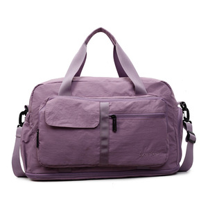 Sac de voyage décontracté pliable ultra-léger et élégant avec logo personnalisé, résistant à l'eau, pour la gym, la nuit ou comme trousse de maquillage - Product Image 6