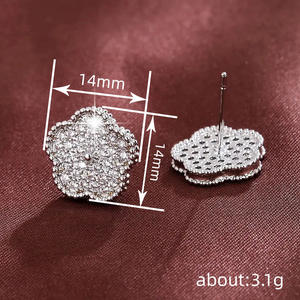 Orecchini E4527 in Oro Bianco con Diamanti Taglio Brillante Rotondo, Stile Classico da Sposa per Donna, Diamanti Naturali Colore D - Product Image 6