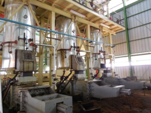 Máquina <span class=keywords><strong>de</strong></span> prensado <span class=keywords><strong>de</strong></span> aceite <span class=keywords><strong>de</strong></span> palmiste <span class=keywords><strong>de</strong></span> doble tornillo, máquina <span class=keywords><strong>de</strong></span> extracción y refinación <span class=keywords><strong>de</strong></span> aceite <span class=keywords><strong>de</strong></span> salvado <span class=keywords><strong>de</strong></span> arroz, precio - Product Image 5