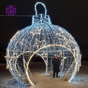 Arco de luces navideñas 3D con bolas, decoración impermeable para exteriores, ideal para calles y centros comerciales - Product Image 4