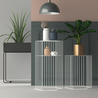 Table d'appoint hexagonale en métal avec structure géométrique en fil métallique, petite table d'appoint moderne pour canapé, table de chevet, support pour plantes pour salon