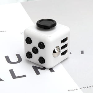 Werbeartikel Plastik Mini Fidget Cube - 6-seitiges Tragbares Stressabbau-Spielzeug zur Angstlinderung - Product Image 2