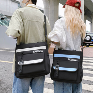 Sac à bandoulière en nylon au design unique et tendance pour hommes, femmes et étudiants du collège, avec couleurs contrastées, style workwear, multi-usages - Product Image 1