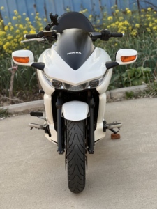 Honda DN-01 Usata, Motocicletta Sportiva e da Turismo con Motore V-Twin Raffreddato a Liquido ad Alta Coppia - Product Image 1