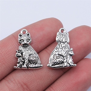 Breloque Chat Mère Pelucheuse avec Chaton 21x15mm en Alliage de Zinc Argent Vieilli <span class=keywords><strong>pour</strong></span> <span class=keywords><strong>Badge</strong></span> de Volontaire d'Association d'Accueil d'Animaux - Product Image 4
