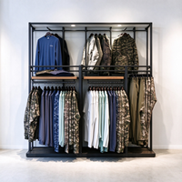 Présentoir de Vêtements Autonome en Métal Noir avec Plateau en Bois et Tringle de Suspension CE ETL pour Boutiques (Vente en Gros)
