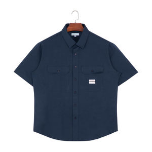 カスタムロゴ入りオーバーサイズボタンアップ構造クロップドメンズ半袖ワークシャツ - Product Image 1