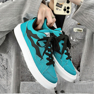 รองเท้าผ้าใบแฟชั่นผู้ชาย ฤดูใบไม้ผลิ 2025 สีพื้น ผ้าฝ้าย ระบายอากาศ พื้นนุ่ม เพิ่มความสูง แบบผูกเชือก - Product Image 3