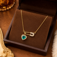 Collier en cuivre plaqué or 18 carats en forme de cœur pour femme, style Instagram, longueur clavicule, cadeau légèrement luxueux