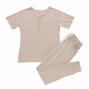 Vente en gros de vêtements de nuit en tissu satiné pour adultes et femmes hauts à manches courtes et pantalons longs ensemble de pyjama 2 pièces vêtements pour l'été - Product Image 1