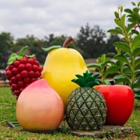 Décoration de fruits surdimensionnés de style dessin animé - Statues de fruits en fibre de verre durables et peintes à la main pour centres commerciaux et restaurants familiaux