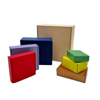 Boîte en carton ondulé de vernissage brillant avec revêtement UV personnalisé pour bijoux montres parfumées-papier kraft couleur imprimée en relief