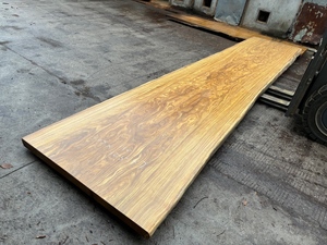 Tabla de Madera de Teca Africana con Vetas Naturales y Borde Natural - Mesa de Madera Sólida de Lujo para Interiores Opulentos - Product Image 6