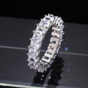 Bague en Cuivre Hip Hop avec Croix en Zircon et Moissanite, Bague Glamour en Zirconia en Forme de Croix - Product Image 5