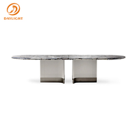 Table à manger de luxe en marbre naturel avec pieds en métal haut de gamme, mobilier de salle à manger moderne pour villa et appartement