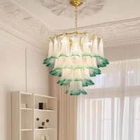 Lustre en verre de Murano fait à la main en forme de pétale pour escalier, restaurant, chambre à coucher dans un design de luxe vintage du milieu du siècle