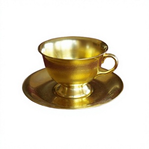 แก้วกาแฟและจานรองโลหะสีทองขัดเงา สำหรับตกแต่งโต๊ะอาหาร แก้วและจานรองคุณภาพพิเศษ - Product Image 1