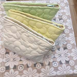 Bolsa de Mano Acolchada Multicolor con Bordado, para Mujer, Diseño Elegante, para Cosméticos y Artículos Esenciales Diarios - Product Image 6