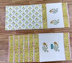 Ensemble de 7 pièces : Chemin de table et set de tapis à motifs floraux imprimés à la main |   Décoration de table en tissu 100% coton pour la maison et la salle à manger - Product Image 1