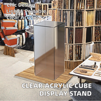 Moderner Acrylwürfel-Display-Rack-Sockelst änder Klarer, leichter, vormontierter Innenbereich