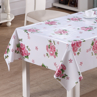 Nappe en vinyle RNPT avec grands bouquets de roses rouges imprimés au laser, support en PVC blanc et en tissu pour tables à manger
