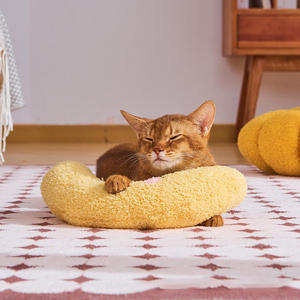 HIPHOPPET Oreiller en forme de U pour <span class=keywords><strong>chat</strong></span> Aide au sommeil et protection cervicale Lit doux pour animaux de compagnie pour chats Petits chiens <span class=keywords><strong>Coussin</strong></span> en peluche résistant aux morsures - Product Image 3