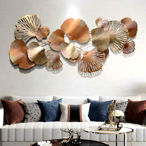Sculpture murale contemporaine en métal horizontal en forme de feuille de Ginkgo Biloba, bronze doré, art mural botanique, panneau mural suspendu - Product Image 1