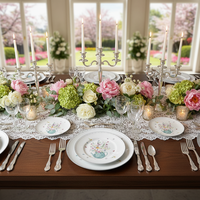 Service de table de mariage élégant en porcelaine florale, théière romantique et vaisselle à motif de fleurs sauvages, assiettes et tasses en porcelaine fine.
