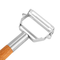 Éplucheur de pommes de terre 2 en 1 en acier inoxydable avec manche en bois Articles ménagers durables pour la cuisine à domicile