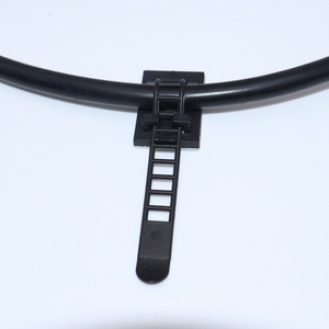 Serre-câbles adhésifs en nylon pour la gestion des câbles et des fils USB - Product Image 6