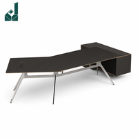 Bureau de direction moderne à surface inclinée avec structure en bois, armoire latérale de rangement écologique, suite de bureau commerciale