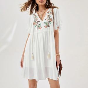 Vestido de Verano de Lino Personalizado OEM para Mujer, Vestido Casual Mini de Algodón y Chifón con Mangas de Mariposa y Hermoso Bordado Floral - Product Image 1