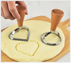 Accessoires de cuisine Moule à biscuits en métal de forme multiple avec manche en bois Bord <span class=keywords><strong>cannelé</strong></span> - Product Image 5