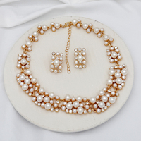 En gros, Parures de bijoux de mariée pour femmes, couleur or, avec colliers ras-du-cou et boucles d'oreilles, ornées de perles massives en grappe, personnalisables