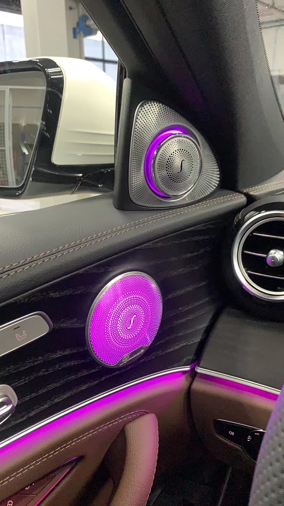 64色LEDエアベント3D回転ツイータースピーカー EクラスW213