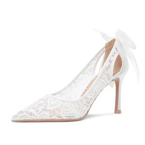 Chaussures de <span class=keywords><strong>mariage</strong></span> élégantes pour femmes avec <span class=keywords><strong>dentelle</strong></span> bouche peu profonde et fil pointu grande taille 8cm talon nœud vide pour le commerce extérieur - Product Image 1