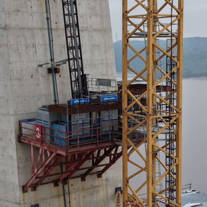 Harga Bagus Kualitas Terbaik Dahan <span class=keywords><strong>Construction</strong></span> Lifter Elevator <span class=keywords><strong>Lift</strong></span> Building Hoist Sc200/200 2000KG 300m Tinggi Angkat Motor CE - Product Image 2