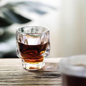 <span class=keywords><strong>Verre</strong></span> <span class=keywords><strong>à</strong></span> shot classique personnalisé style origami, mini <span class=keywords><strong>verre</strong></span> <span class=keywords><strong>à</strong></span> vin sculptural créatif <span class=keywords><strong>à</strong></span> <span class=keywords><strong>pied</strong></span> bas et épais, 60 ml, multicolore - Product Image 2