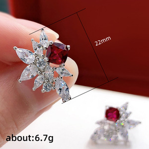 Orecchini a Perno a Forma di Occhio Rosso per Donne, Accessori per Orecchie Semplici per Uso Quotidiano - Product Image 5