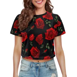 Camiseta feminina com estampa de rosas vermelhas e logotipo personalizado, blusa de gola curta com gola redonda, novidade popular por atacado para meninas