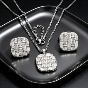 Ensemble de bijoux en acier inoxydable avec pendentif carré tressé et strass, motif ciel étoilé, collier et boucles d'oreilles pour femme - Vente chaude - Product Image 1