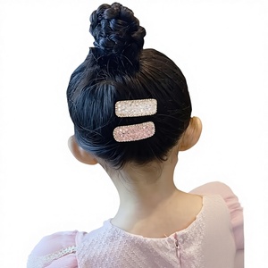 กิ๊บติดผมประดับเพชรหวานๆ ทำจากผ้าและโลหะผสม งานแฮนด์เมดสไตล์เกาหลี สำหรับผู้หญิง ใช้ตกแต่งทรงผมในงานปาร์ตี้ - Product Image 1