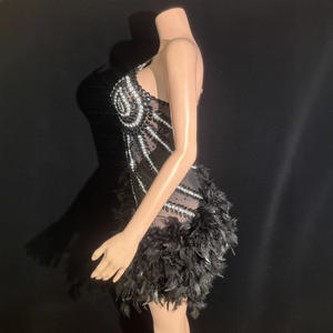 <span class=keywords><strong>Abito</strong></span> da Ballo di Lusso da Donna per Feste e Serate di Gala <span class=keywords><strong>Abito</strong></span> <span class=keywords><strong>Nero</strong></span> con Strass <span class=keywords><strong>Piume</strong></span> e Rete Profonda Scollatura a V Mini <span class=keywords><strong>Abito</strong></span> da Cocktail - Product Image 3