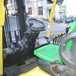 Montacargas Eléctrico Hyster J3.5UT con Capacidad de 3.5 Toneladas, Alimentado por Batería, para Uso en Interiores y Exteriores - Product Image 4