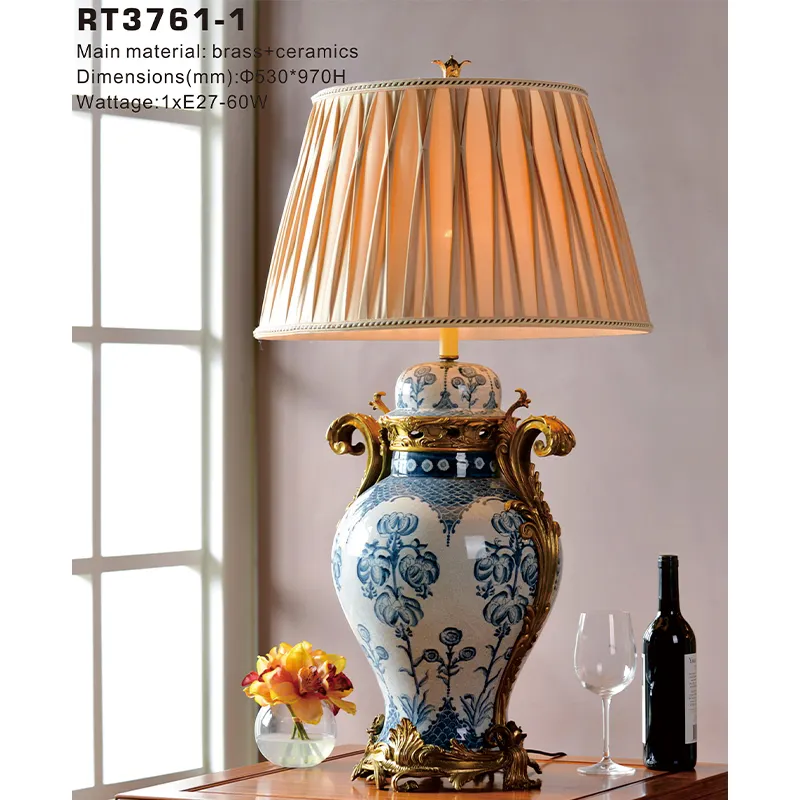 Wohn accessoires Lampe mit weißem Lampen schirm Messing Porzellan Tisch lampen klassische blau weiß LED-Leuchten Dekor Bronze Keramik Licht