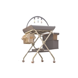 Wickeltisch aus Kunststoff, faltbar, höhenverstellbar, mit Anti-Klemm-Design und Rollen für Säuglingspflege, Wochenbettpflege und Baden - Product Image 2