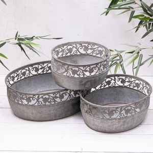 Ensemble de 3 pots de fleurs ovales de qualité standard, en acier galvanisé, design antique, pour jardin, en vente - Product Image 1