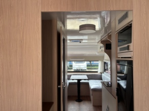 Remolque de Viaje Moderno en Forma de Lágrima, Ligero, para 4 Personas, Autocaravana para Viajes por Carretera y Campamentos al Aire Libre - Product Image 5